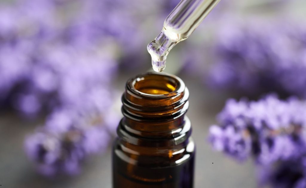 Cum folosim uleiurile esențiale fără efecte adverse – ghidul echilibrului natural