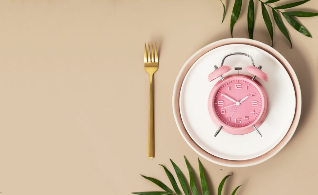 Intermittent fasting pentru femei: beneficii sau risc hormonal?